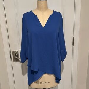 Karen Kane v neck roll sleeved shirt